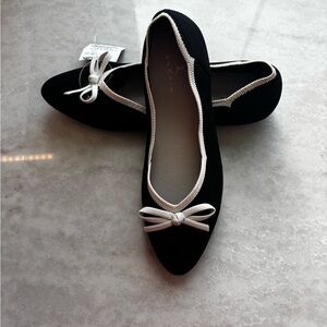 Elegant Black and White Women's Flats